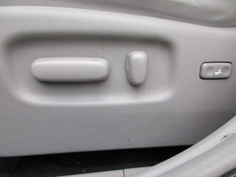 Used 2013 Toyota Highlander SE image 16