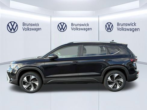 New 2026 Volkswagen Taos SE AWD/4WD image 3