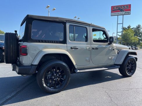Used 2022 Jeep Wrangler Unlimited Sahara w/ Cold Weather Group image 35