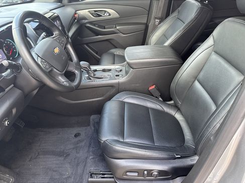 Used 2023 Chevrolet Traverse LT FWD image 9