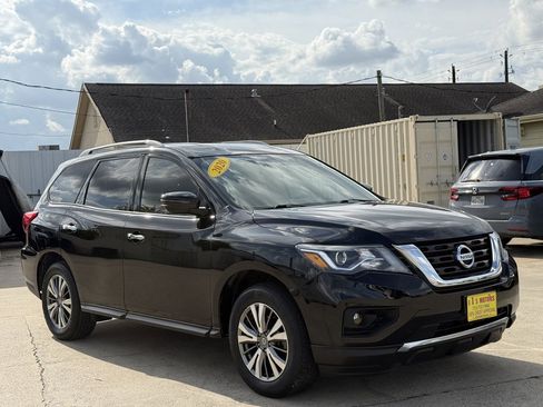Used 2020 Nissan Pathfinder SV image 4