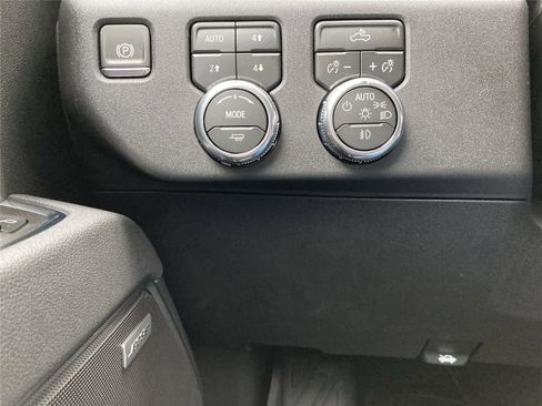 New 2026 GMC Sierra 1500 Elevation image 24