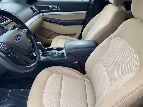 Used 2017 Ford Explorer XLT image 14
