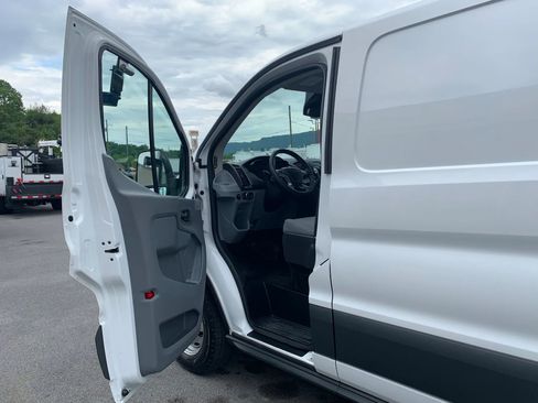 Used 2018 Ford Transit 250 148 Low Roof RWD image 7