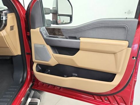 Used 2023 Ford F250 Lariat w/ Chrome Package image 40