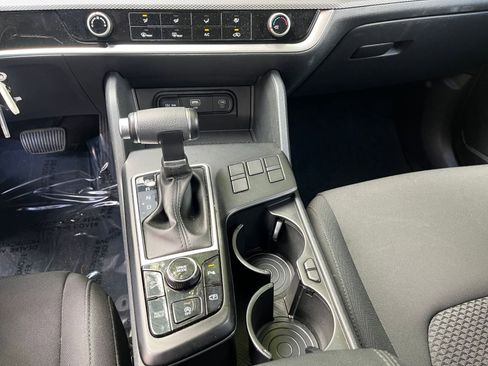 Used 2025 Kia Sportage LX image 40