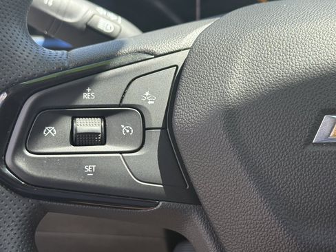 Used 2025 Chevrolet Trax LT FWD image 16