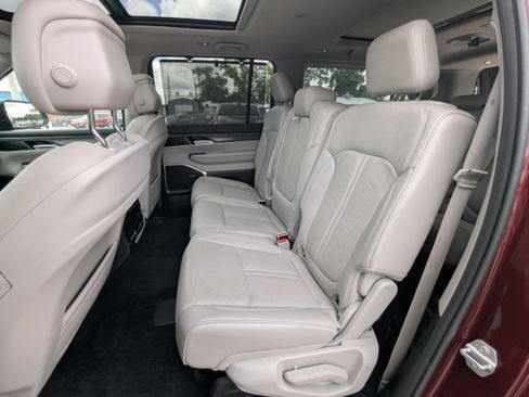 Used 2024 Jeep Wagoneer L Series II w/ Convenience Group I AWD/4WD image 14