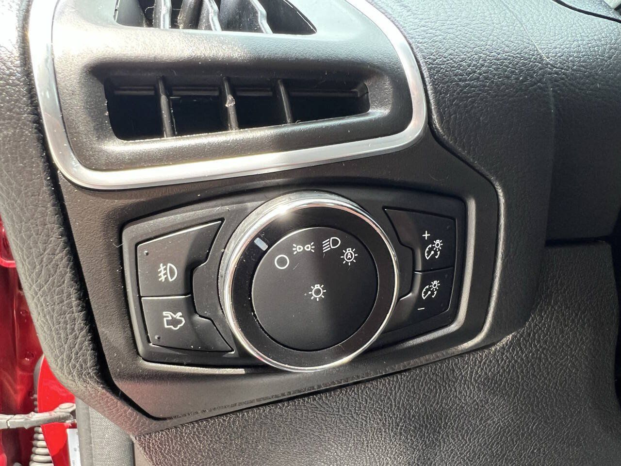 Used 2014 Ford Focus Titanium FWD image 23
