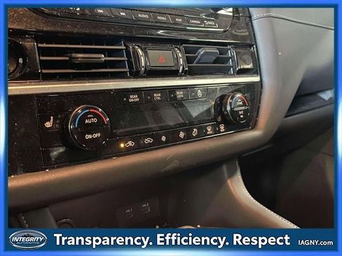 Used 2025 Nissan Pathfinder SL AWD/4WD image 32