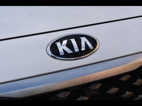 Used 2018 Kia Sedona SX Limited FWD image 47