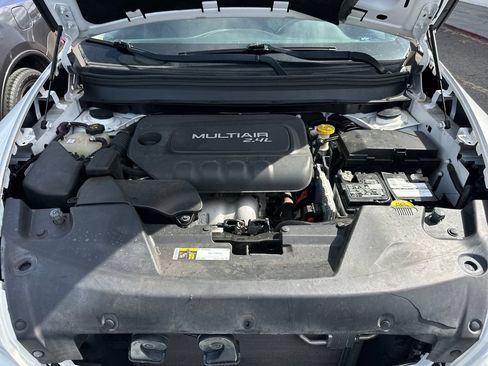 Used 2018 Jeep Cherokee Latitude Plus FWD image 21