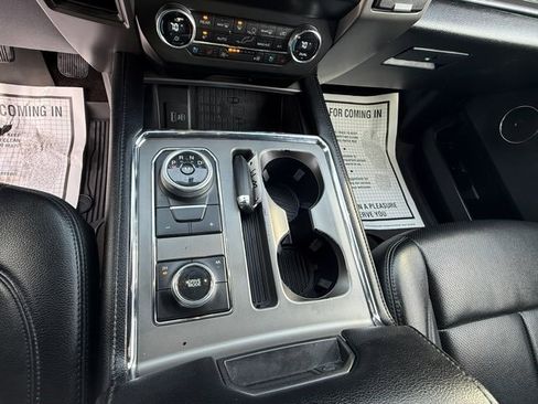 Used 2021 Ford Expedition XLT image 19