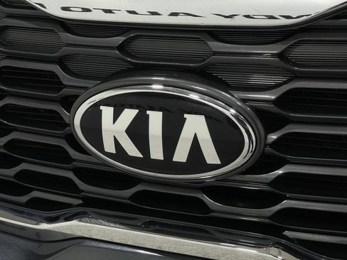 Used 2020 Kia Sorento S FWD image 38