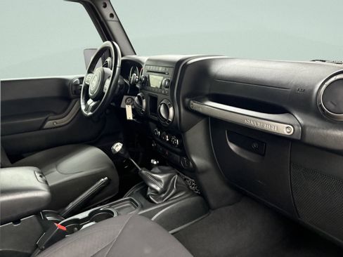 Used 2018 Jeep Wrangler Unlimited Sport w/ Connectivity Group image 13