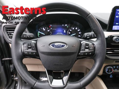 Used 2022 Ford Escape SE w/ Cold Weather Package FWD image 10