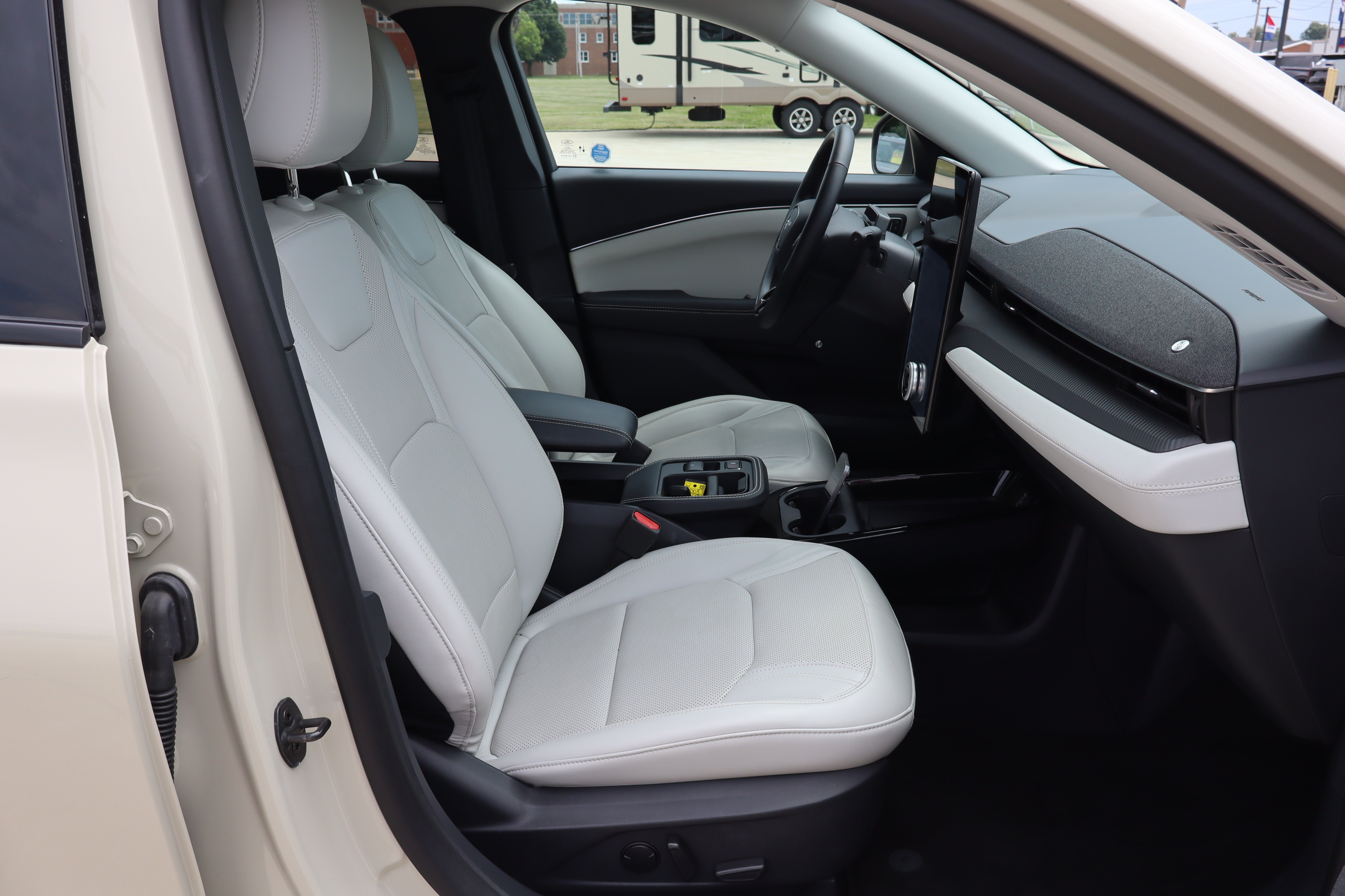 Used 2025 Ford Mustang Mach-E Premium AWD/4WD image 13
