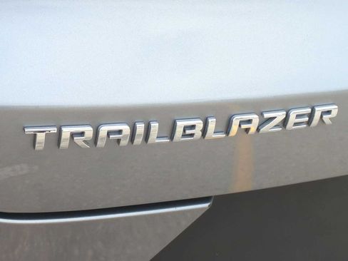 Used 2023 Chevrolet TrailBlazer LT FWD image 9