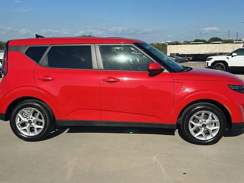 Used 2025 Kia Soul LX w/ LX Technology Package image 13