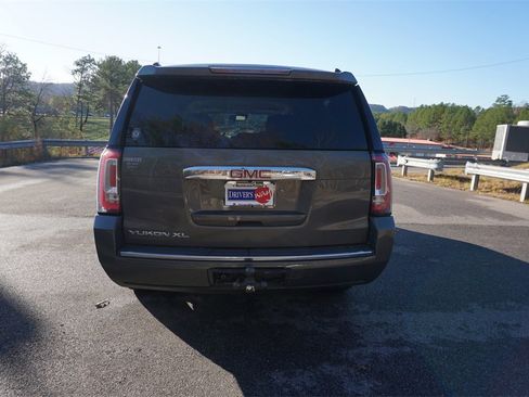 Used 2017 GMC Yukon XL Denali image 22