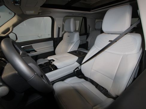 New 2026 Ford Expedition Max Platinum w/ Platinum Ultimate Package AWD/4WD image 3
