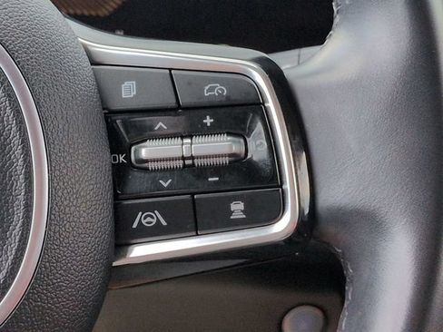 Used 2025 Kia Carnival FWD image 24