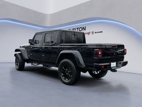 Used 2022 Jeep Gladiator Overland image 3