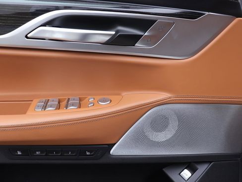 Used 2020 BMW 750i xDrive image 25