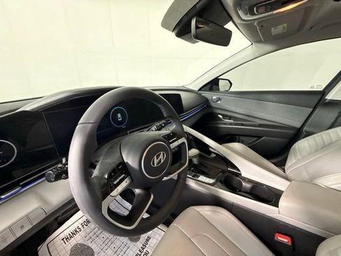 Used 2024 Hyundai Elantra Limited image 6