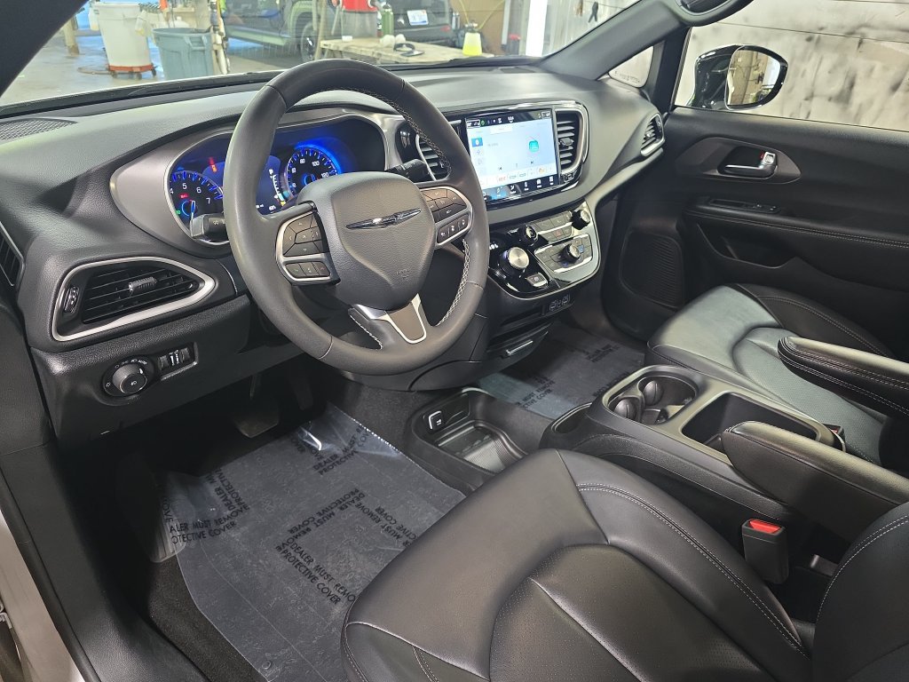 Used 2025 Chrysler Pacifica Select FWD image 21