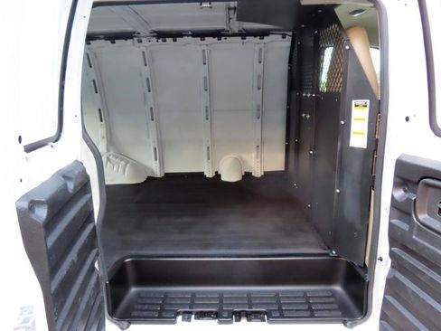 Used 2012 Chevrolet Express 2500 RWD image 18