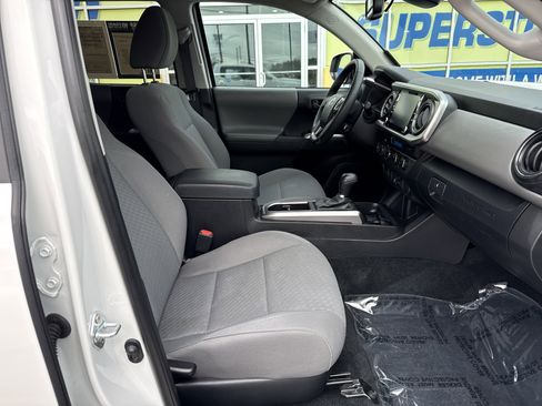 Used 2023 Toyota Tacoma SR5 w/ Technology Package image 33