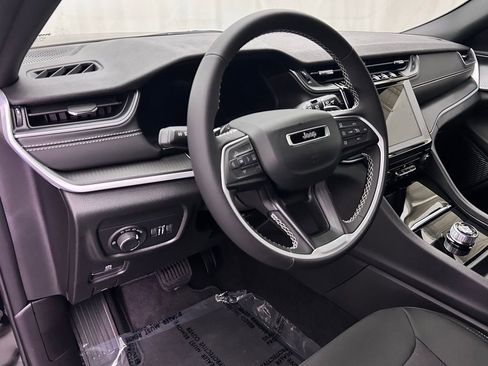 New 2025 Jeep Grand Cherokee Laredo w/ Trailer Tow Package image 14