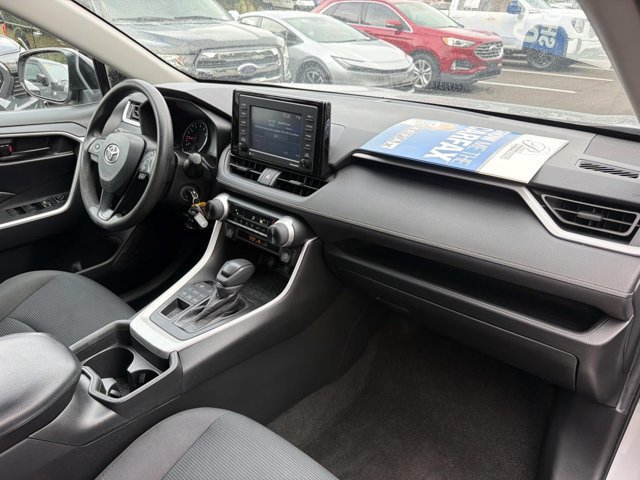 Used 2021 Toyota RAV4 LE AWD/4WD image 17