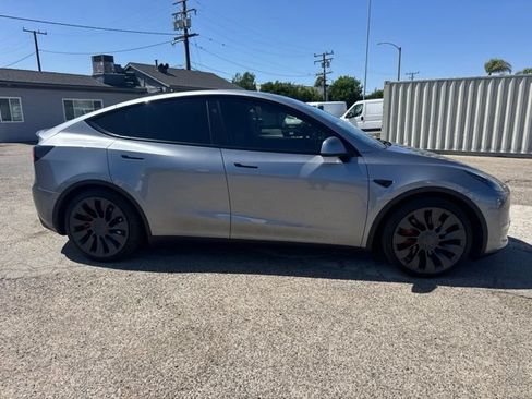 Used 2025 Tesla Model Y Performance AWD/4WD image 3
