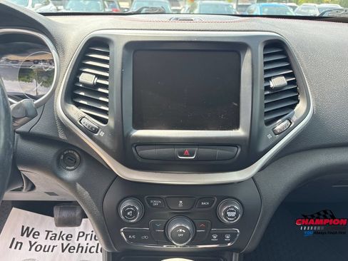 Used 2014 Jeep Cherokee Trailhawk w/ Cold Weather Group AWD/4WD image 16
