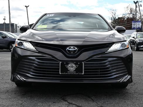 Used 2018 Toyota Camry XLE image 4