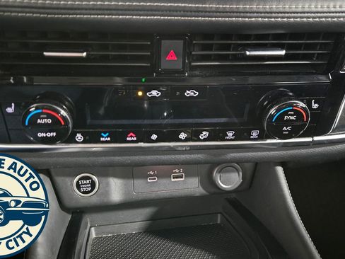 Used 2022 Nissan Rogue SL FWD image 16