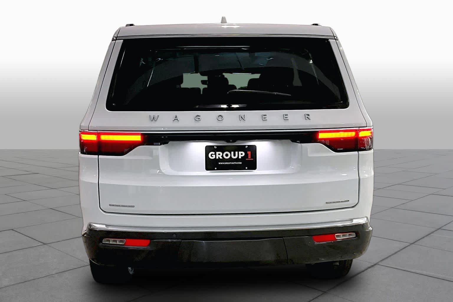 Used 2022 Jeep Wagoneer Series III w/ Premium Group I AWD/4WD image 4