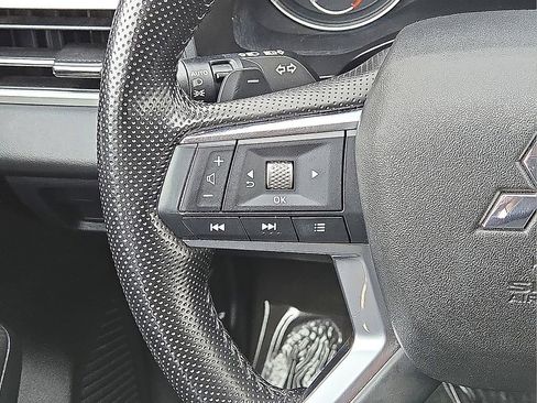 Used 2024 Mitsubishi Outlander SE image 19