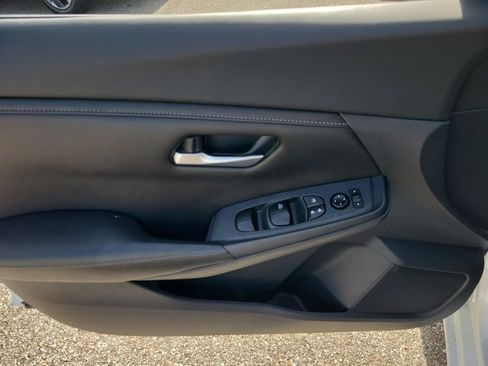 Certified 2022 Nissan Sentra SV FWD image 12