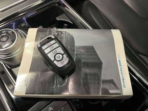 Used 2020 Ford Edge Titanium FWD image 37