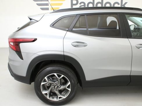 Used 2024 Chevrolet Trax LT w/ Driver Confidence Package FWD image 9
