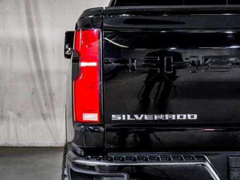 Used 2024 Chevrolet Silverado 2500 High Country w/ High Country Premium Package AWD/4WD image 43