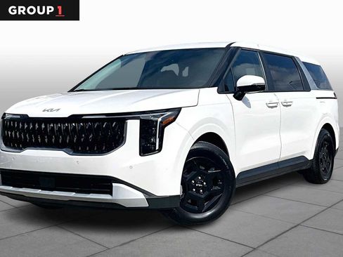 Used 2025 Kia Carnival image 1