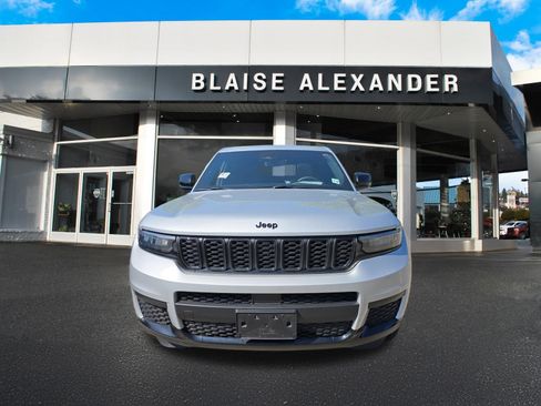 Used 2023 Jeep Grand Cherokee L Altitude AWD/4WD image 8