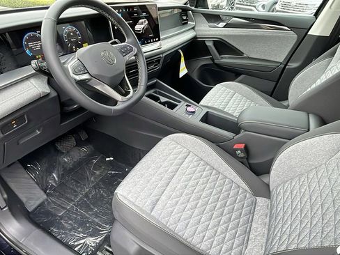 Certified 2025 Volkswagen Tiguan S FWD image 14