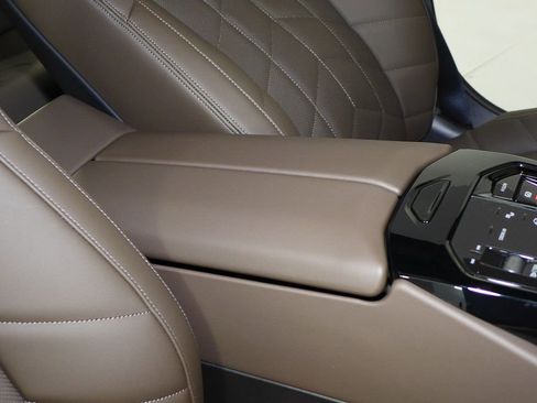 Used 2026 BMW 530i w/ Premium Package RWD image 16