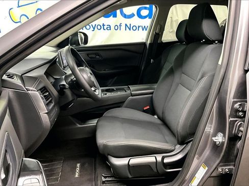 Used 2024 Nissan Rogue S FWD image 10