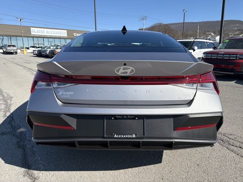 New 2026 Hyundai Elantra Blue image 4